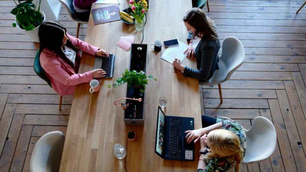 Vantagens e desvantagens do coworking