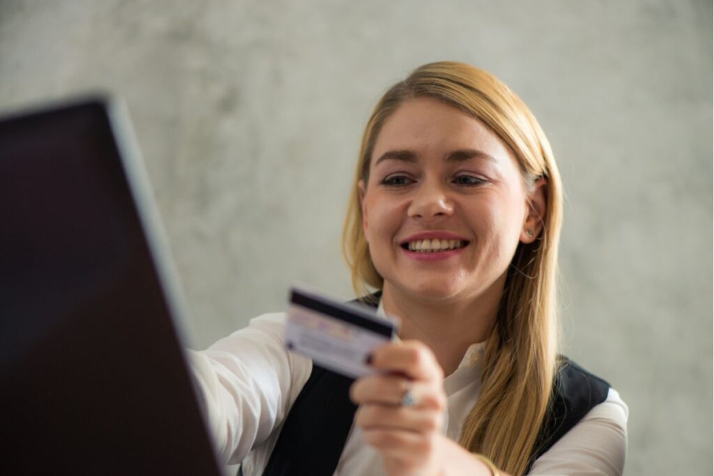 Cartões corporativos: 4 práticas para evitar fraudes e melhorar o controle de gastos