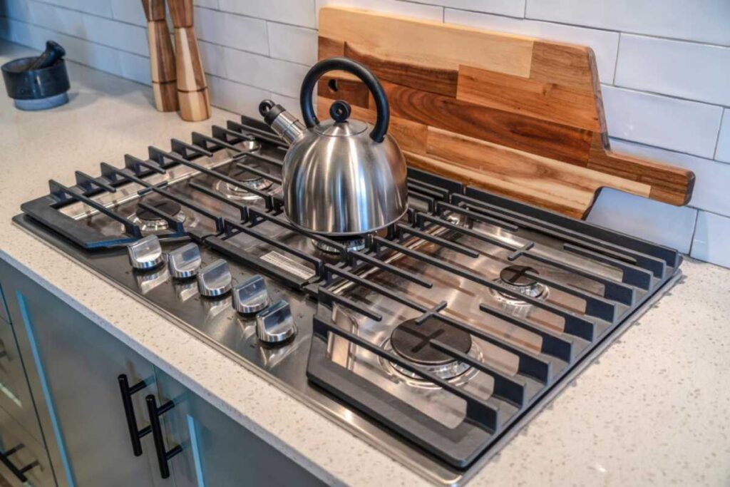 Fogão 5 bocas: espaço e potência para preparar grandes receitas