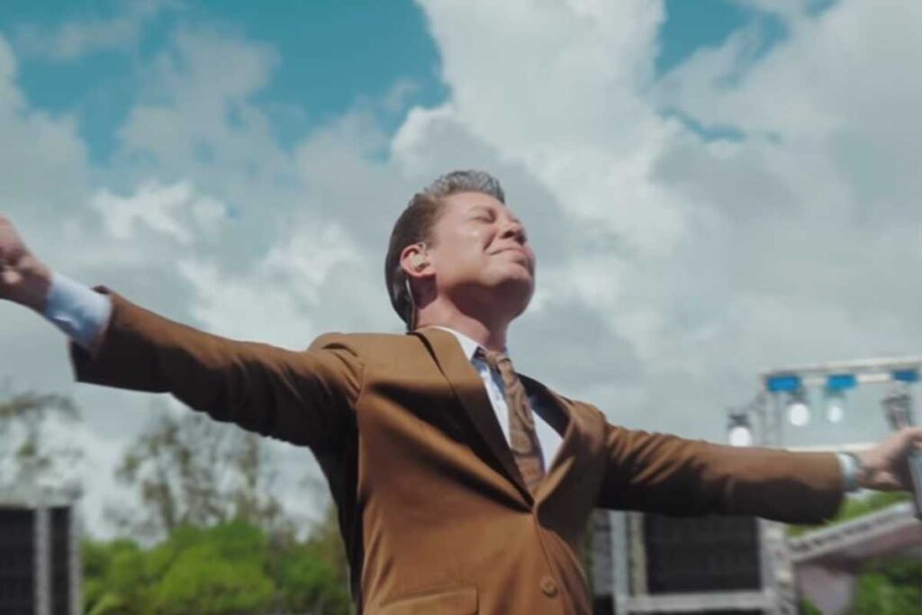 Bispo Bruno Leonardo se comove com história de criança com doença rara e doa R$ 150 mil à família