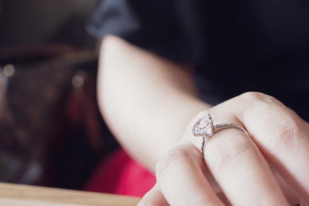 Como escolher o tamanho do diamante do anel Como escolher o tamanho do diamante do anel